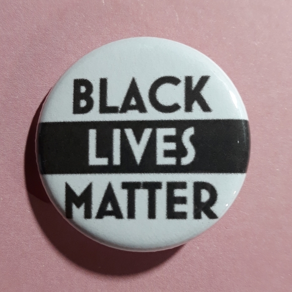 (New) Black Lives Matter Pinback Buttons (10 pcs) - Picture 2 of 4